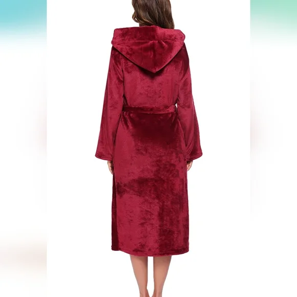 Plush Robe - Picture 2 of 3